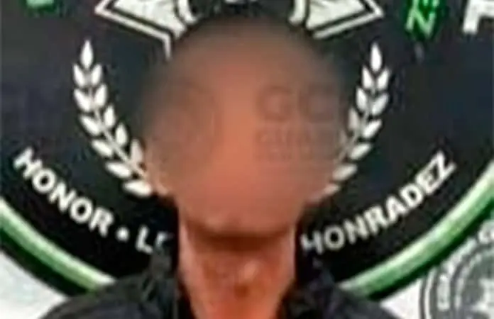 Ladrón es sorprendido robando en una tienda