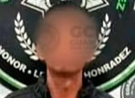 Ladrón es sorprendido robando en una tienda