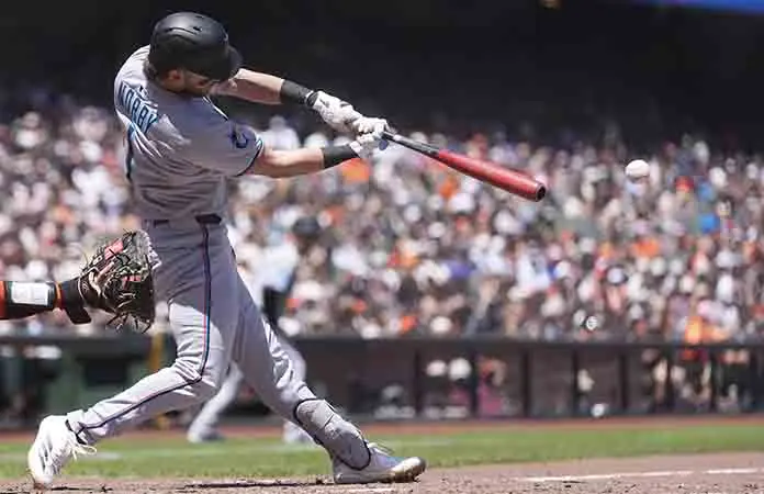 Marlins ganan y completan barrida sobre los Gigantes