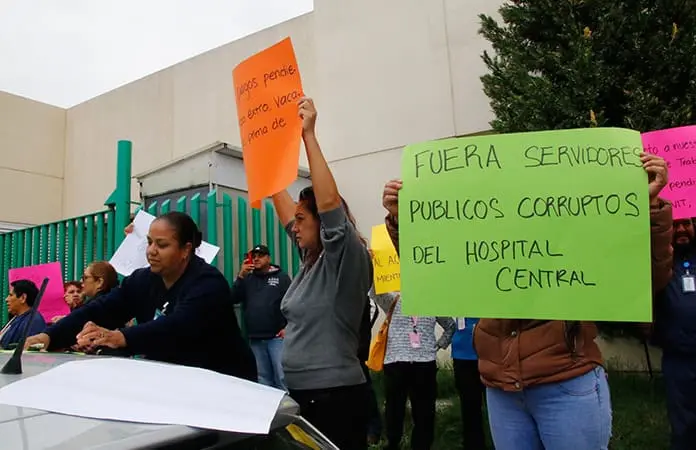 Protesta el personal del Hospital Central