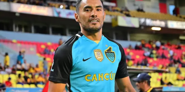 Emotivo homenaje a ´Gallito´ Vázquez en el estadio del Cancún FC