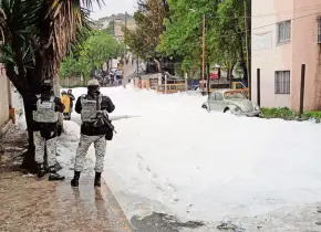 Naucalpan realizar&aacute; nuevo an&aacute;lisis para descartar metales y bacterias en espuma del R&iacute;o Verde