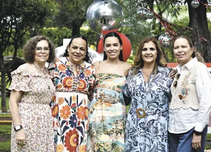 ¡RADIANTE Y FELIZ!