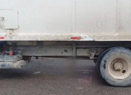 Motociclista impacta contra camión de basura
