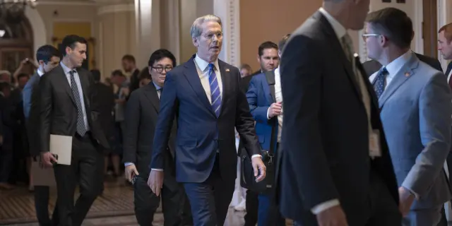 Senado aprueba propuesta fiscal de Trump tras votación clave