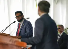 Guyana refuerza medidas contra contrabando de oro de Venezuela