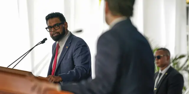 Guyana refuerza medidas contra contrabando de oro de Venezuela