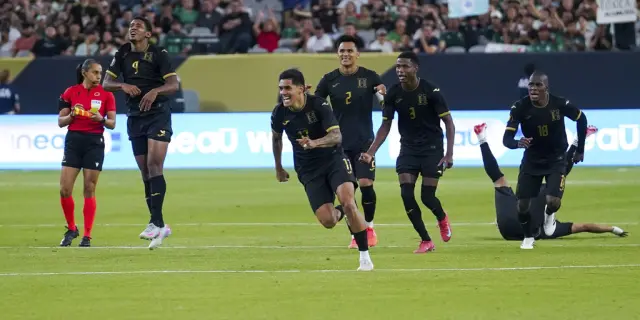 Honduras pone fin a sequía y avanza a semifinales de la Copa Oro