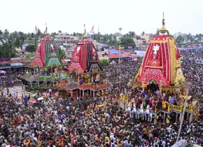 Tres Muertos y Heridos en Avalancha durante Festival Hindú en Puri, India Tres Muertos y Heridos en Avalancha durante Festival Hindú en Puri, India