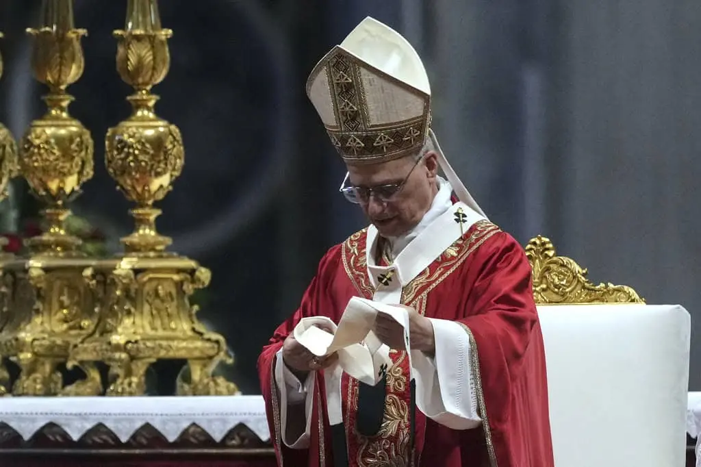 Papa León XIV bendice carta de Pokémon en el Vaticano