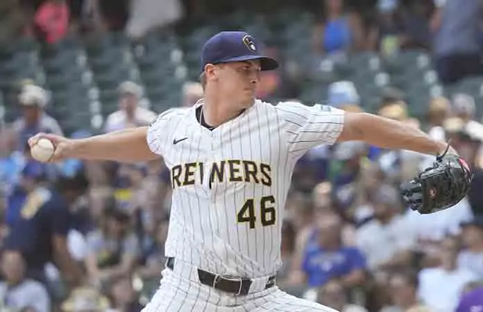 Cerveceros blanquean a Rockies de Colorado