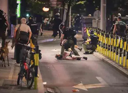 Policía reprime marcha en Serbia