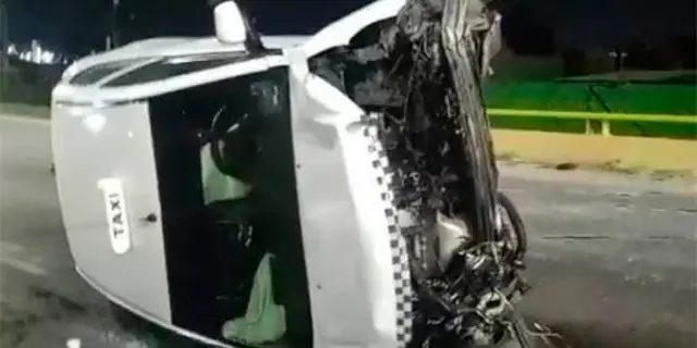 Taxista resulta herido al sufrir aparatosa volcadura