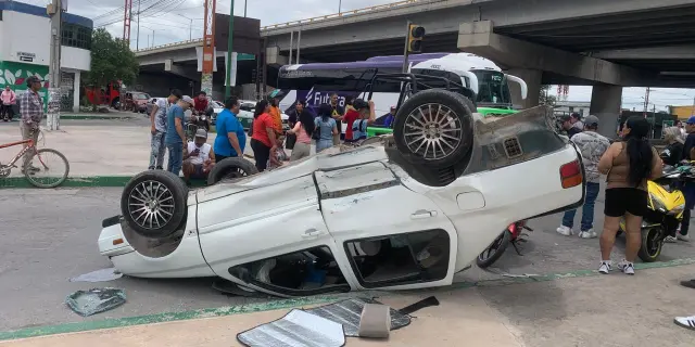 Volcadura en la 57 deja 5 lesionados
