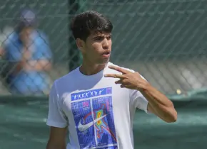 Carlos Alcaraz triunfa en Wimbledon tras vencer a Fabio Fognini en cinco sets