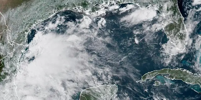 Depresión deja lluvias en México y Flossie avanza al oeste
