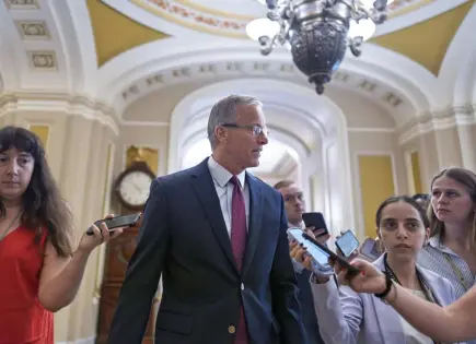 Senado debate amplio proyecto de ley de Trump con votación nocturna postergada