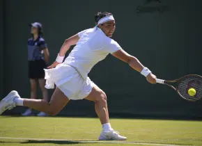 Ons Jabeur se retira de Wimbledon en primera ronda