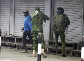 Muere vendedor baleado por policía en protestas en Kenia