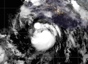 Tormenta tropical Flossie se fortalece en costa suroeste de México