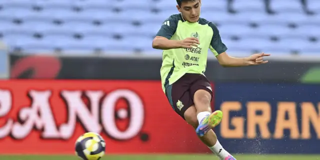 Con solo 16 años, Gilberto Mora debuta como titular con el Tri en Copa Oro