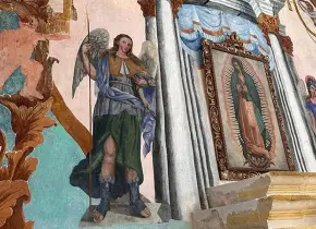 Restauran muro de capilla de Guadalupe