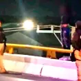 Salvan a una jovencita de lanzarse de puente