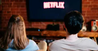 Netflix adquiere Warner Bros por 82 mil 700 millones de dólares