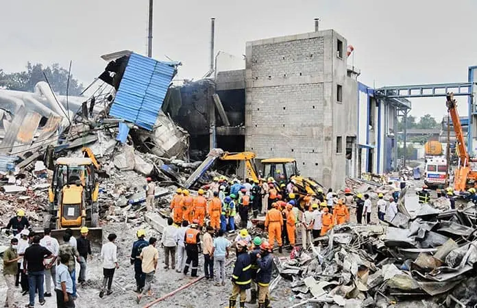 Explosión deja 12 muertos