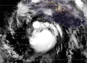 Huracán Flossie obliga a suspender actividades turísticas en playas de Colima
