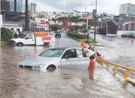 Entérate | Cierran Río Santiago y otras vialidades tras lluvia