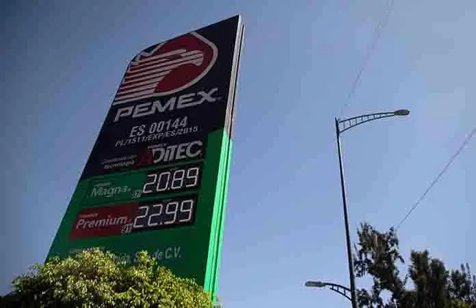 Sentenciados exfuncionarios de Pemex por corrupción