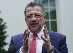 Corte Suprema de Costa Rica solicita retirar inmunidad al presidente por concusión