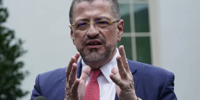 Corte Suprema de Costa Rica solicita retirar inmunidad al presidente por concusión