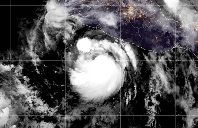 Autoridades en alerta por tormenta Tropical Ivo en el Pacífico