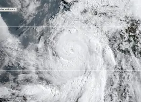 Huracán Flossie se intensifica a ciclón de categoría 3 frente a México