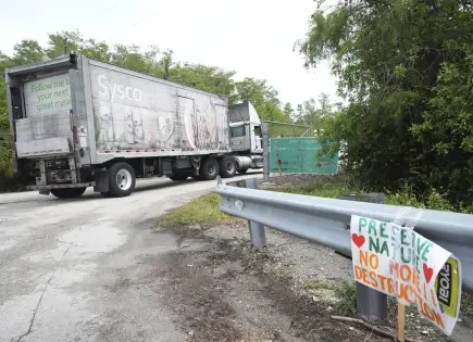 Inmigrantes llegan al Alcatraz de los Caimanes en Florida