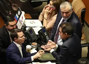 Senado aprueba polémica Ley de Inteligencia; oposición acusa "gobierno espía"