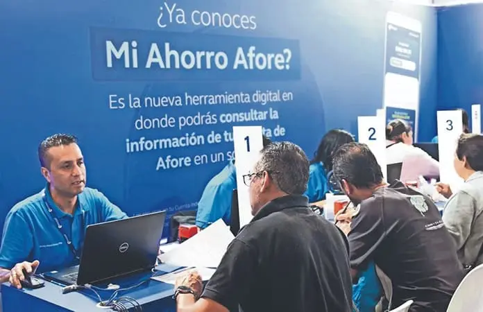 Engañan al sacar dinero de Afore