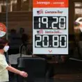 Peso favorecido por retroceso del dólar