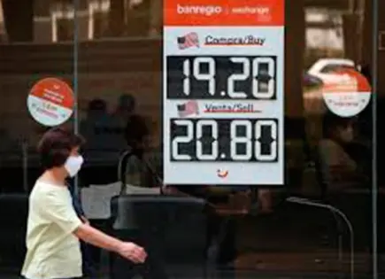 Peso favorecido por retroceso del dólar