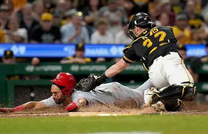 Piratas superan a Cardenales