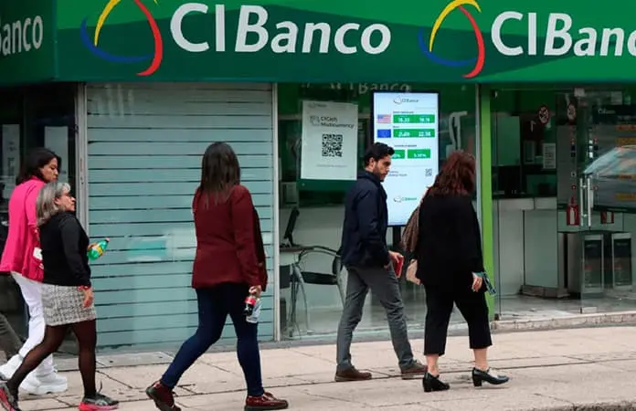 Sigue salida de empresas en CIBanco