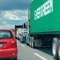 Tractocamiones hacen insoportable el trafico de la ´57