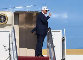 Corte Suprema de EU autoriza a Trump traslado de migrantes