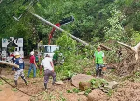 Lluvias incomunican a Axtla; hay 50 familias damnificadas