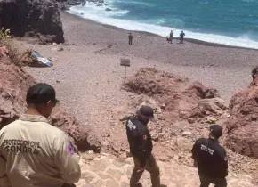 Joven de 21 años desaparece tras ser arrastrado por olas en playa de Sonora