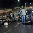Carro vuelca en puente de Ciudad Satélite