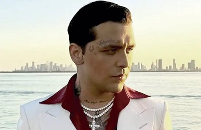 CHRISTIAN NODAL NIEGA QUE ÁNGELA LE COCINE