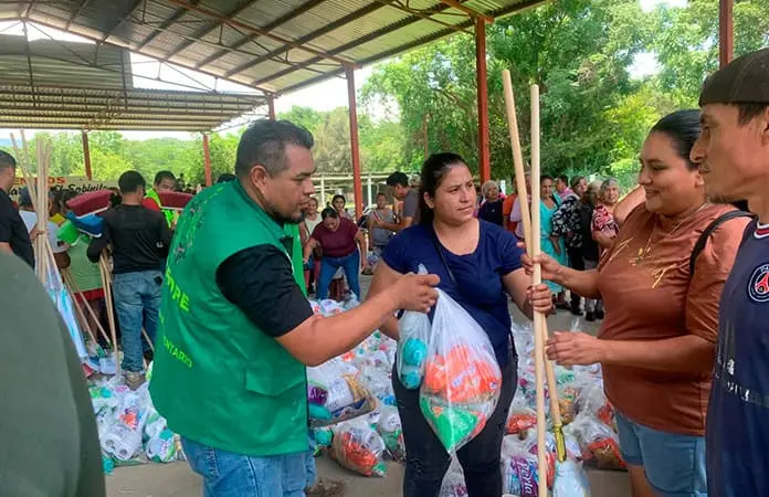 Instalan centro de acopio para apoyar a familias huastecas